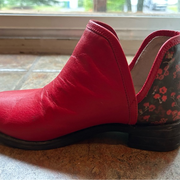 Red ankle boots Size 5. Leather. - Picture 4 of 5